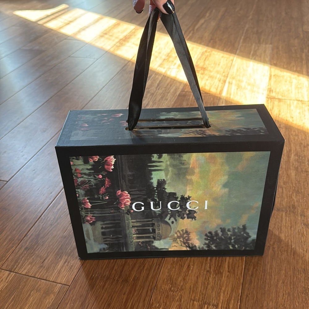 Gucci Carry-Shoe Box - Picture 4 of 6
